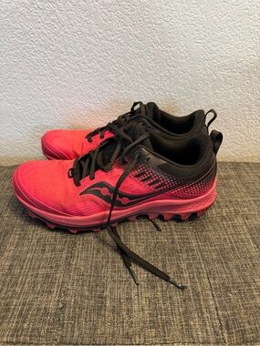 Saucony Womens trailrunning shoe US9.5